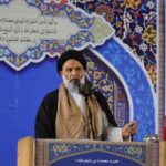 امام جمعه اهواز: تا نابودی پایگاه‌های آمریکا سلاح بر زمین نمی‌گذاریم