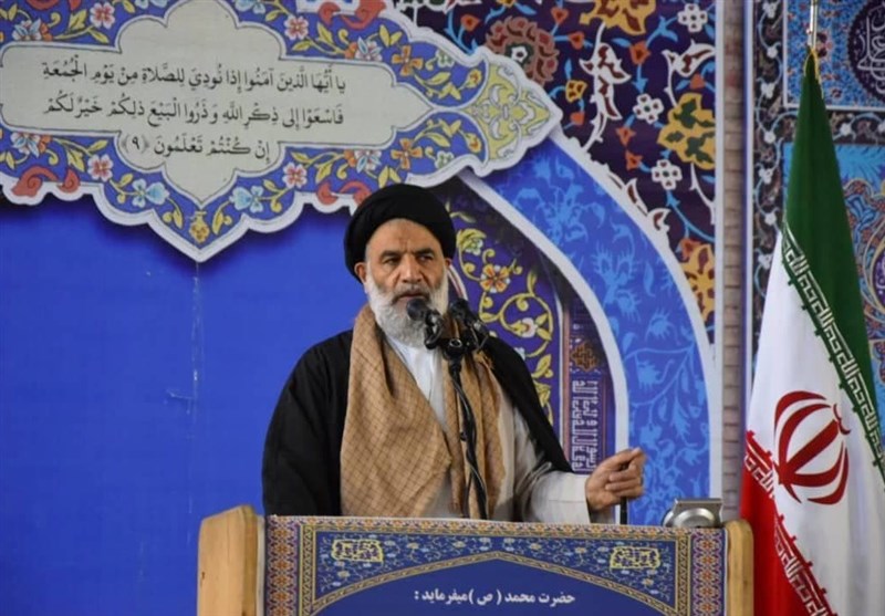 امام جمعه اهواز: تا نابودی پایگاه‌های آمریکا سلاح بر زمین نمی‌گذاریم