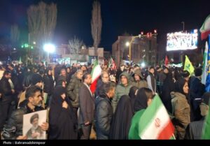 امواج پرچم‌ها در شب بیست‌ونهم با شعار ابوالفضل علمدار، خامنه‌ای نگهدار