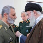 بیعت خانواده شهید سپهبد سیدعبدالرحیم موسوی با آیت‌الله خامنه‌ای