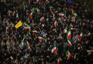 تجمع شبانه مردمی بوشهری‌ها در میدان امام در شب بیست و چهارم