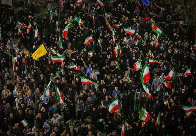 تجمع شبانه مردمی بوشهری‌ها در میدان امام در شب بیست و چهارم