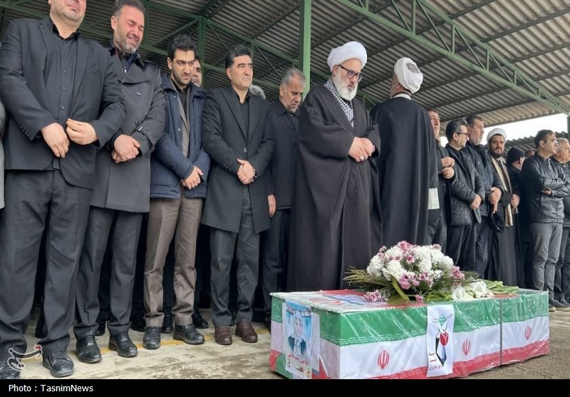 تشییع پیکر مطهر شهیده 12 ساله «نازنین زینب ملائی» در میاندوآب+تصاویر