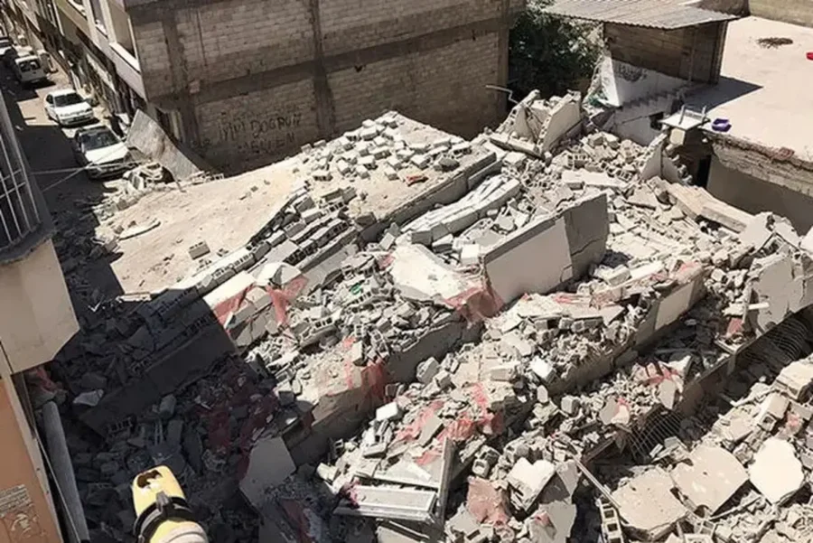 جزئیات ریزش یک ساختمان ۲ طبقه در کوی علوی اهواز