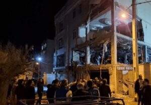 حمله دشمن به منطقه مسکونی در محلات/سومین معلم در استان مرکزی شهید شد