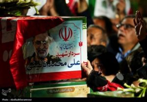 سنگ‌تمام کاشانی‌ها در تشییع شهید نائینی/آغوش گرم مردم برای صدای سپاه