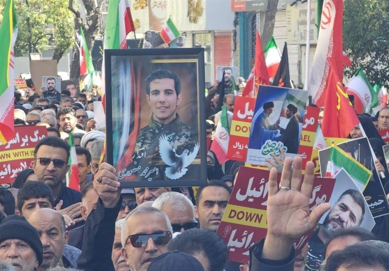 شیراز در سوگ قهرمانان دور از وطن/ تشییع باشکوه 24 شهید ناوشکن دنا