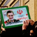 وداع جانسوز خانواده ‌با پیکر شهید نائینی/ آخرین دیدار در معراج شهدا‌