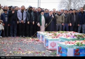 وداع جانسوز قزوینی‌ها با پیکر 8 شهید یک خانواده