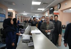 وزیر بهداشت:خدمات درمانی عمومی بی وقفه ادامه دارد/همه نیروها پای کارند