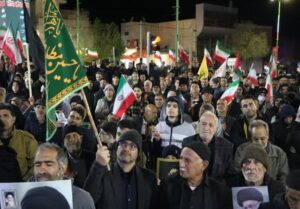 چشم دشمنان به خیابان‌ها است/سنگر نباید خالی شود