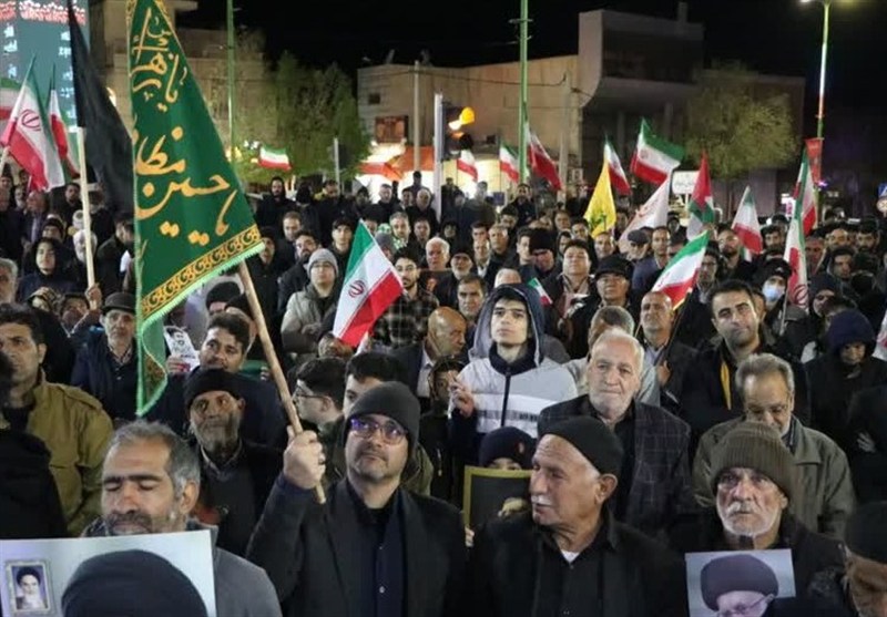 چشم دشمنان به خیابان‌ها است/سنگر نباید خالی شود