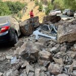 ۶ کشته و مصدوم در حادثه ریزش کوه روی خودرو‌ها