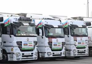 10 تریلی حامل 200 تن کمک آذربایجان وارد ایران شد