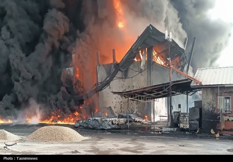 آخرین وضعیت اطفای حریق در کارخانه یونولیت‌سازی/ حادثه مصدومی نداشت