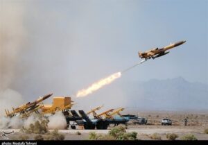 آماده‌سازی و شلیک پهپاد ایرانی به سمت دشمن آمریکایی ـ صهیونی