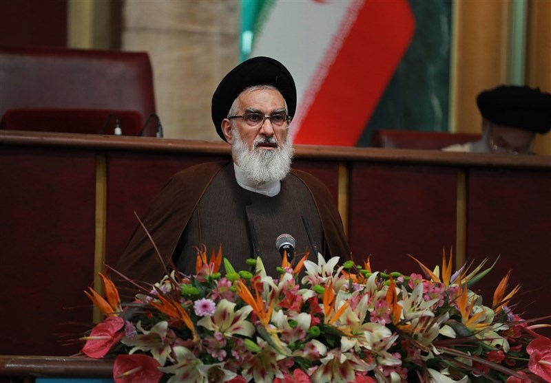 آیت‌الله پیشنمازی: آمریکا تنها در برابر قدرت رفتارش را اصلاح می‌کند