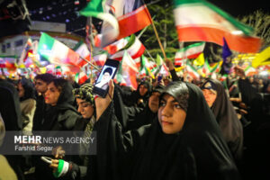 اجتماع باشکوه مردم بابل در شب پنجاه و دوم