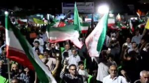 اجتماع شبانه مردم بندر دیر