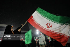 اجتماع شبانه مردم کاشان همراه با گرامیداشت شهدای ورزشکار