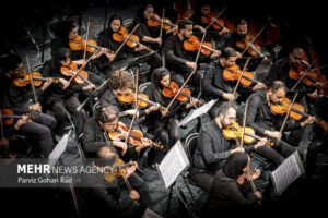ارکستر ملی «آن آبی ایرانی» را اجرا می‌کند؛ برای ایران و خلیج فارس