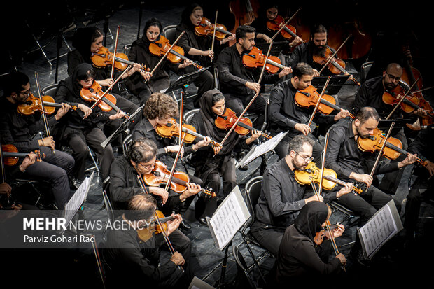 ارکستر ملی «آن آبی ایرانی» را اجرا می‌کند؛ برای ایران و خلیج فارس