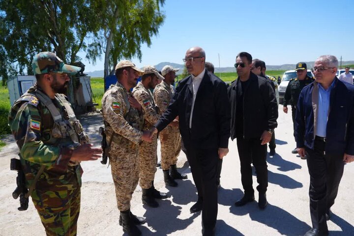 استاندار کرمانشاه: خدمت مرزداران مایه آرامش و امنیت مردم است