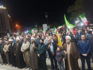 استمرار تجمع شبانه سنندجی‌ها با فریادهای مرگ بر آمریکا در حمایت از وطن