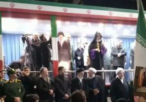 با وحدت حول محور رهبری برابر دشمنان پیروز می‌شویم