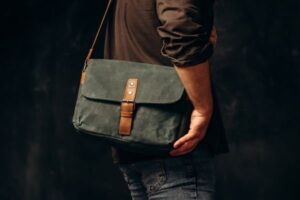 بازگشت کیف ۲ میلیاردی در محور تیران–دامنه توسط مأموران پلیس راه