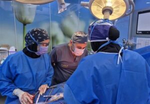 برداشت موفقیت‌آمیز تومور 20 کیلویی از بدن بیمار 39 ساله در مشهد