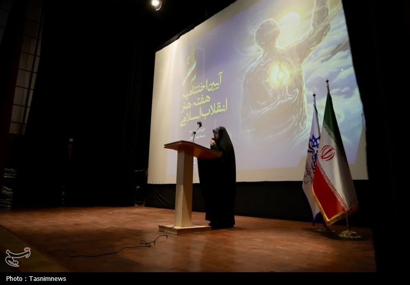 تجلیل از مدیر خبرگزاری تسنیم زنجان در اختتامیه هفته هنر انقلاب