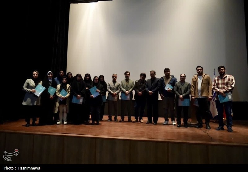 تجلیل از مدیر خبرگزاری تسنیم زنجان در اختتامیه هفته هنر انقلاب