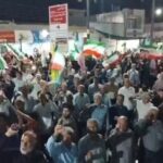 تجمع شبانه مردم در بندر دیر