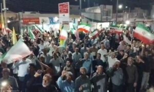 تجمع شبانه مردم در بندر دیر