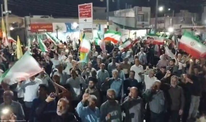 تجمع شبانه مردم در بندر دیر
