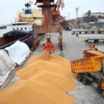 تداوم واردات نهاده های دامی از بنادر شمال و جنوب کشور با وجود جنگ