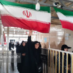 تردد بیش از ۱۱۴ هزار مسافر از مرز مهران در فروردین‌ماه