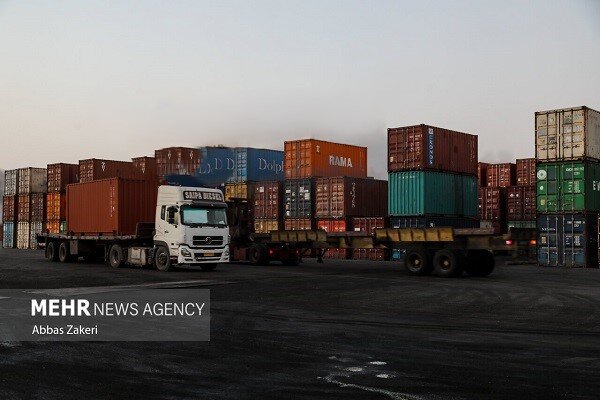 تسهیل تجارت در جنگ؛ ترخیص ۱۲ هزار کامیون کالای اساسی از بنادر