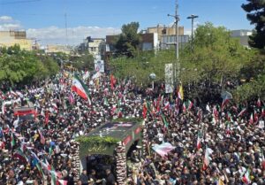 تشییع باشکوه فرزند ایران؛ طو‌اف پیکر شهید ‌موسوی در حرم کریمه اهل بیت