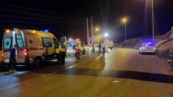 تصادف خودروی پیکان و پراید در محور خنداب ۶ مصدوم برجای گذاشت