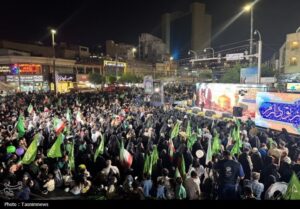جشن عشق در مسیر نور/ از میدان جمهوری تا حرم مطهر رضوی