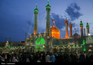 حال و هوای حرم حضرت معصومه(س) در شب میلاد امام رضا(ع)+ عکس