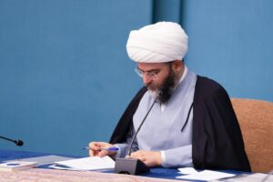 حجت الاسلام قمی: شیطان رو به روی ماست نه در بین ما؛ همه هم سنگریم