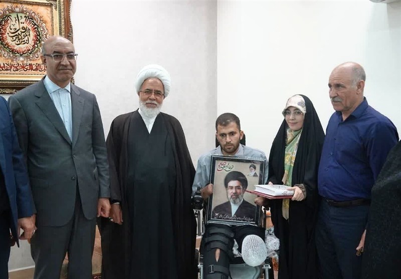 حسین محمدی قهرمانی که با قطع دو دست و دو پا لرزه بر تن استکبار انداخت