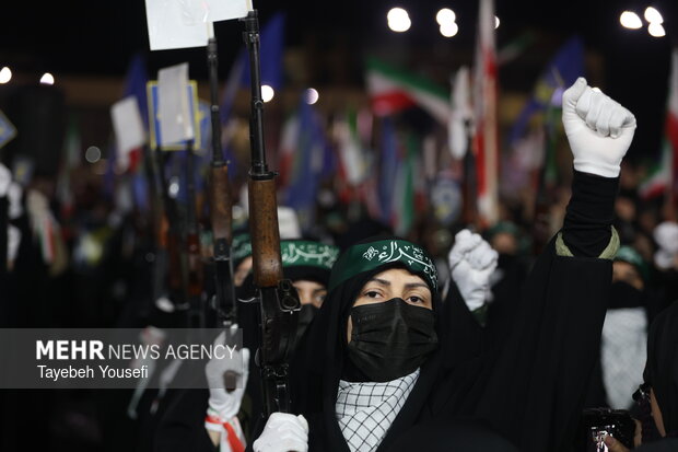 حضور پرشور مردم ایلام در میدان ۲۲ بهمن