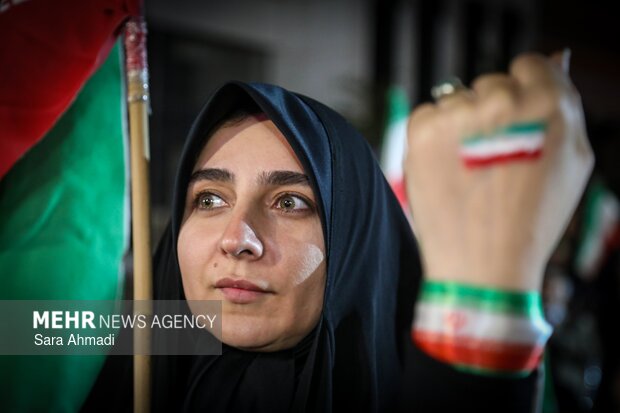 حضور پرشور مردم در خیابان ها نشانه اقتدار و ناکامی دشمنان است