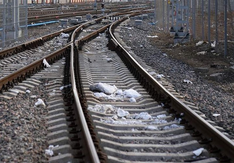 حمله آمریکایی ‌ـ صهیونی به پل راه‌آهن یحیی‌آباد کاشان؛ 2 نفر شهید شدند