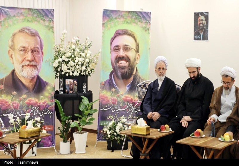 دیدار آیت‌الله اعرافی با خانواده شهید لاریجانی+ عکس