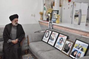 دیدار نماینده ولی‌فقیه در بنیاد شهید با خانواده شهدای جنگ رمضان